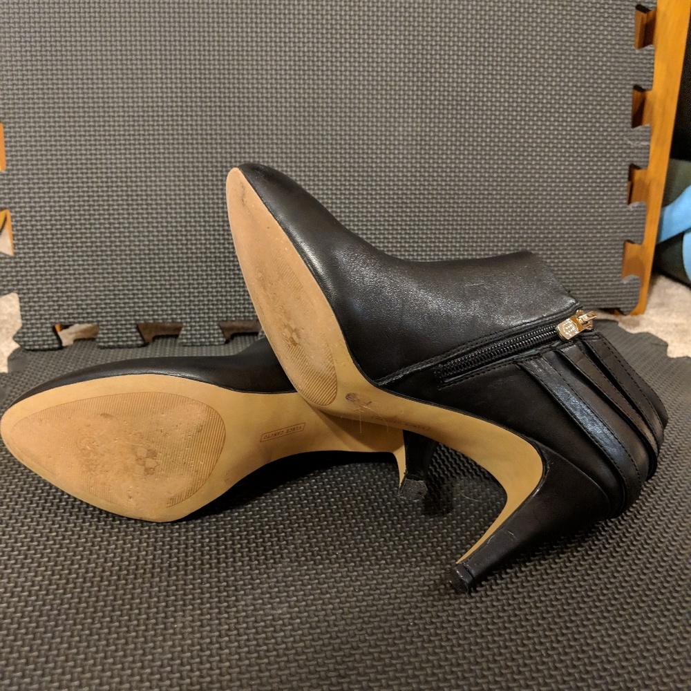 Vince Camuto black booties - Picture 3 of 7